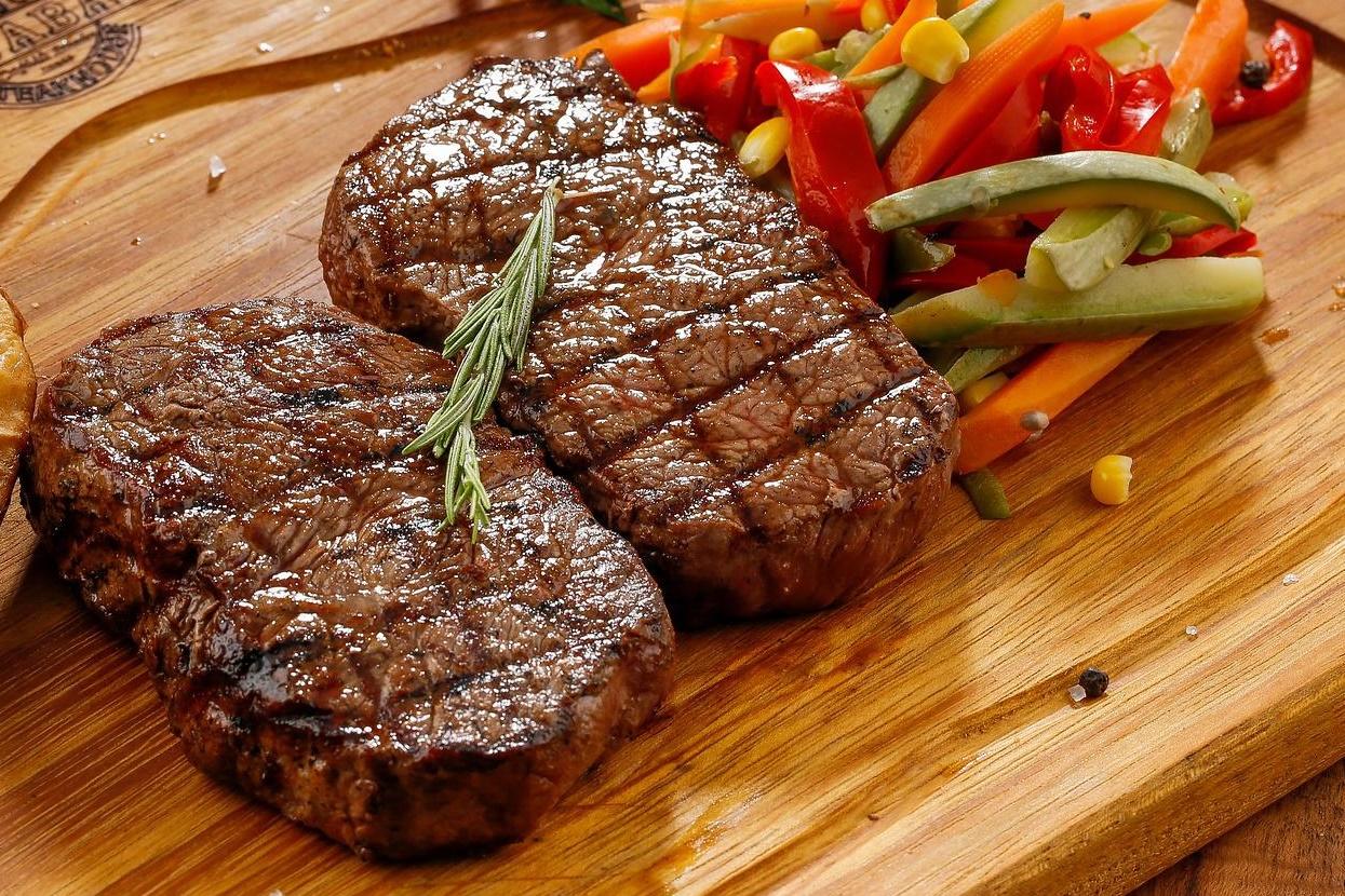 Steaks de boeuf grilles 1